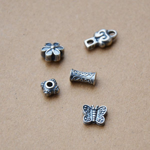 Perles d'espacement en argent antique de formes variées pour la fabrication de bijoux, 37 perles en métal plaqué argent avec motifs fleur, papillon et nuage - Product Image 1