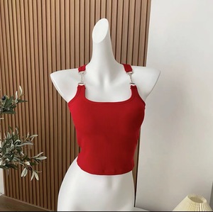 Débardeur rembourré rouge pour le sport et le yoga, idéal pour les sorties décontractées printemps-été-automne, au design doux et épicé - Product Image 1
