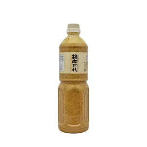 日本のボトル包装食品ソースとゴマサラダドレッシング