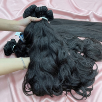 Meilleure Qualité Cheveux Humains Vietnamiens Bruts Ondulés Naturels 100g Double Tissage Cuticules Entièrement Alignées