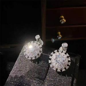 ต่างหูแบบห้อยทรงหยดน้ำ หมุนได้ ประดับเพชรโมอิสซาไนต์ 2 กะรัต ป้องกันการแพ้ สำหรับผู้หญิง แฟชั่น D VVS1 ทอง 18K ขายส่งเครื่องประดับ รับสั่งทำ - Product Image 4