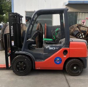 Chariot élévateur Toyota d'origine japonaise 8FD30 3 tonnes d'occasion 4300 kg 0-2000 heures Matériel de construction et de bâtiment avec boîte de vitesses et moteur - Product Image 3