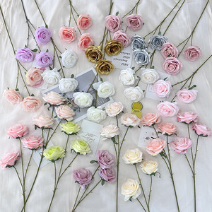 Flores artificiales Meiyu Craft, rosas de seda de 3 cabezas, realistas, para decoración de bodas y hogar. - Product Image 4