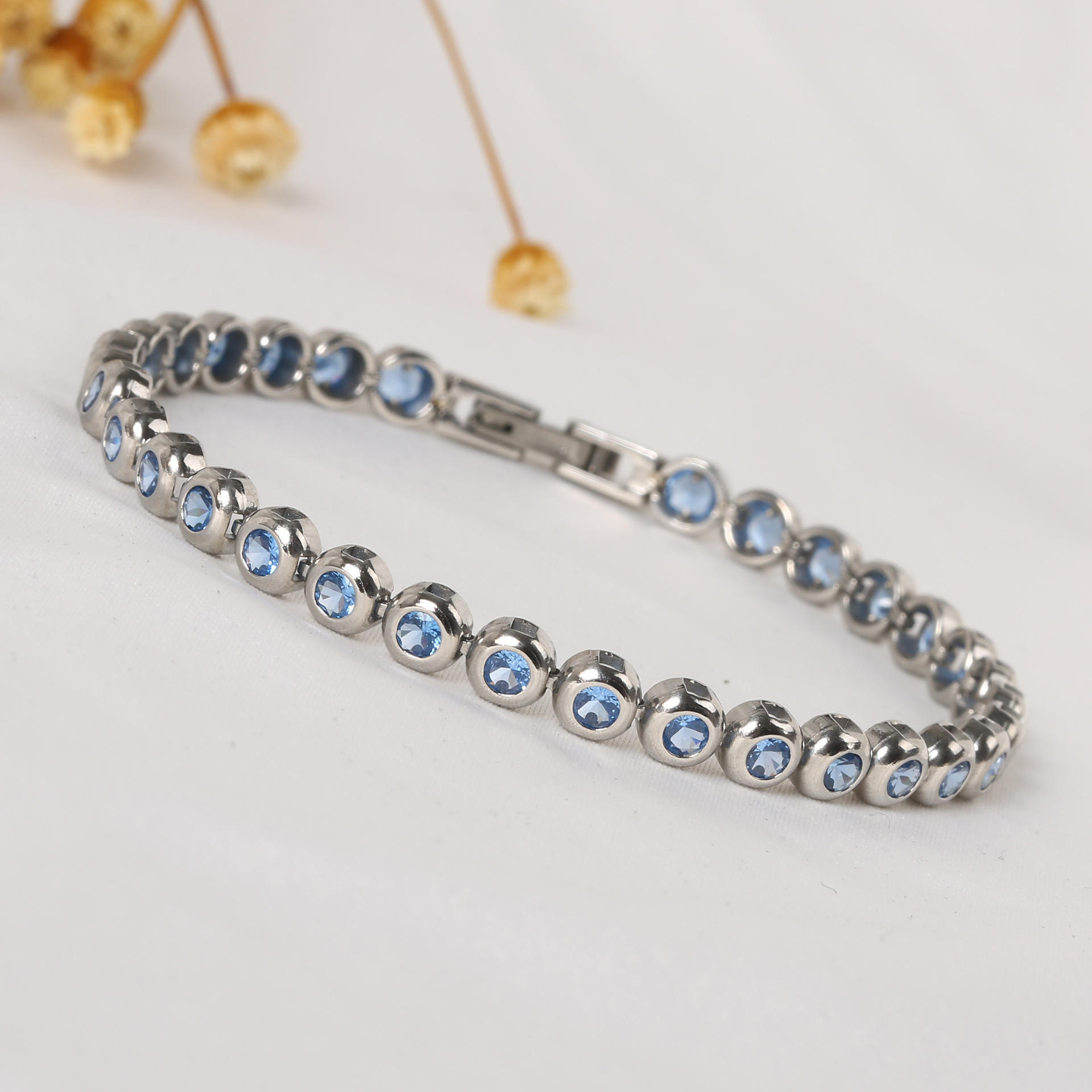 สีฟ้าอ่อนเงิน