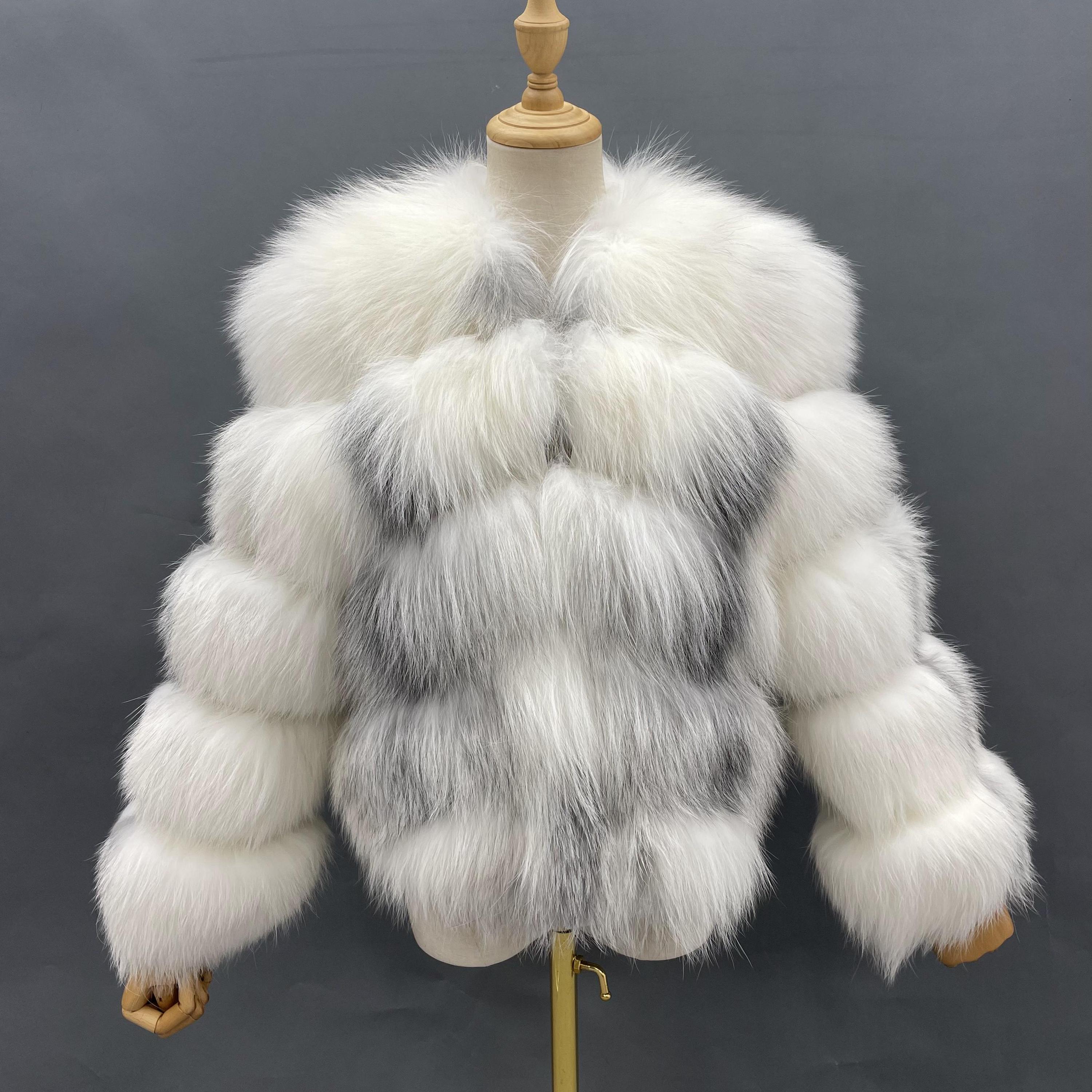 Bershka - Cappotto écru allacciato in vita con finiture in pelliccia