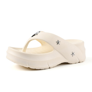 Guru Tongs compensées pour femme, blanc cassé, en EVA respirant et antidérapant, sandales d'été pour la plage - Product Image 5