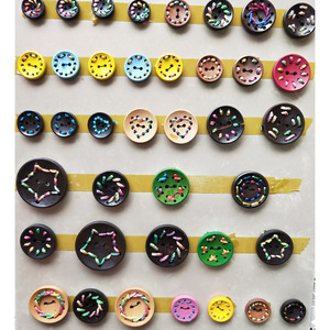 Tùy Chỉnh Khắc Logo Gỗ Cổ Điển 12Mm Nút May Màu Sắc Tự Nhiên 2-Lỗ Nút Cho Trẻ Em Của Trang Trí Ghi - Product Image 6