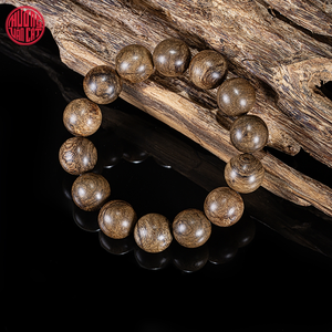 Pulsera de cuentas de madera de agar de Malasia, forma redonda de 16 mm, con textura densa y rica en aceite, joyería refinada de oud. - Product Image 1