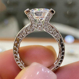 Elegante Anello di Fidanzamento Classico Solitario per Donne, Gioiello in Ottone con Diamante Sintetico Scintillante, Idea Regalo - Product Image 3