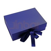 Boîte pliante en papier magnétique avec fermeture à ruban Grandes boîtes cadeaux Emballage de T-shirt Boîtes rigides faites à la main en papier carton bleu