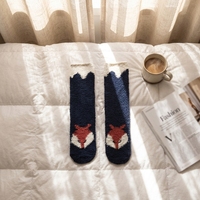 Chaussettes de pantoufles floues pour femmes-Chaussettes d'équipage ultra douces avec poignées antidérapantes, chaussettes de lit en peluche chaudes avec un design animal mignon