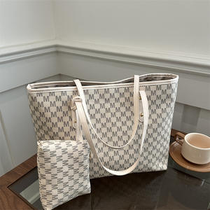 Sac à main bandoulière 2025 avec chaîne, sac fourre-tout de luxe tendance pour femmes, grands sacs fourre-tout à bandoulière - Product Image 3