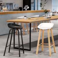 Tabouret de bar moderne en plastique avec dossier bas, pieds en bois massif, repose-pieds, pour intérieur/extérieur, salle à manger, cuisine, restaurant, café, bar à domicile