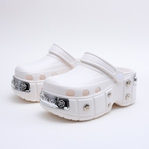 Nouvelle mode hommes femmes bout fermé pour pantoufles semelle épaisse Mules antidérapantes cloutées Style Punk polyvalent EVA sabots à la mode - Product Image 1