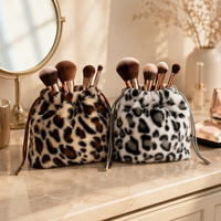 Pochette en fausse fourrure imprimé léopard, sac à cordon doux et moelleux, trousse de maquillage, trousse de toilette imprimé animal, cadeau pour femme