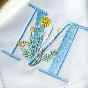 Serviettes en lin <span class=keywords><strong>de</strong></span> haute qualité, couleurs personnalisables, broderie alphabet et fleurs, design carré classique, réutilisables pour la maison, prix usine abordable - Product Image 3