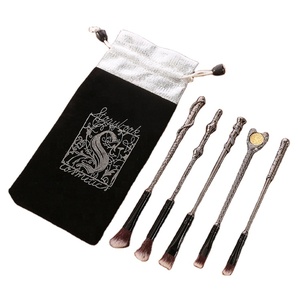 5 uds Magic <span class=keywords><strong>Harry</strong></span> Eye pinceles <span class=keywords><strong>de</strong></span> <span class=keywords><strong>maquillaje</strong></span> película <span class=keywords><strong>Potter</strong></span> varita mágica pinceles <span class=keywords><strong>de</strong></span> <span class=keywords><strong>maquillaje</strong></span> regalo sombra <span class=keywords><strong>de</strong></span> ojos juego <span class=keywords><strong>de</strong></span> pinceles <span class=keywords><strong>de</strong></span> <span class=keywords><strong>maquillaje</strong></span> - Product Image 6