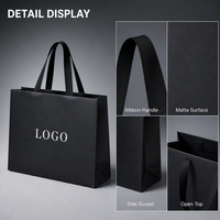 Sac cadeau en papier noir avec logo personnalisé et poignées en ruban pour l'emballage de produits électroniques 3C