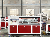 Machine de fabrication de panneaux muraux SPC/PVC/WPC, ligne de production de plinthes, de lambris de plafond, de cadres de portes, de profilés de fenêtres, machine à fabriquer des plaques de marbre