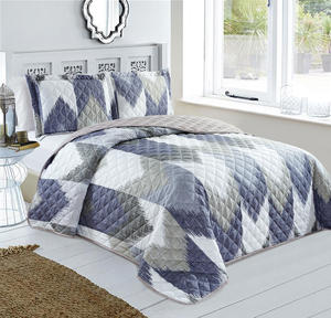 Ensemble de literie avec couvre-lit brodé et imprimé, taille king - Product Image 4