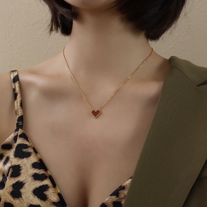 Collar de Corazón Rojo Acrílico Romántico, Collares con Colgante de Corazón de Acero Inoxidable Dorado para Mujer - Product Image 5