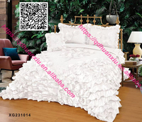 Parure de lit de luxe en satin pour mariage, broderie 3D roses, couvre-lit crème et bordeaux à volants, taies d'oreiller, style princesse, ensemble complet