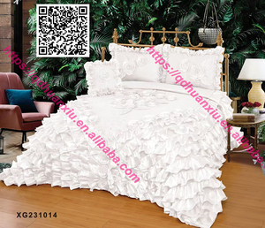 Parure de <span class=keywords><strong>lit</strong></span> de luxe en satin pour mariage, broderie 3D roses, <span class=keywords><strong>couvre</strong></span>-<span class=keywords><strong>lit</strong></span> crème et bordeaux à volants, taies d'oreiller, style princesse, ensemble complet - Product Image 2