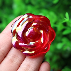 Ornement de bureau unique en forme de rose rouge électroplaquée, cadeau festif, décoration charmante pour la maison et le bureau, vente en gros - Product Image 4