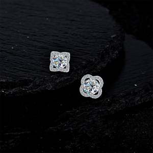 Boucles d'oreilles clous de luxe trèfle à quatre feuilles en argent sterling 925 plaqué or rhodié, boucles d'oreilles en argent sterling S925, boucles d'oreilles en moissanite - Product Image 5