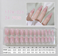 Faux ongles à presser en ABS de longueur moyenne, forme cercueil, design tendance pour application sur les doigts, pour femmes et filles