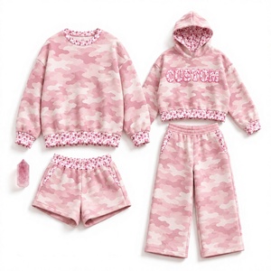 Conjunto de 4 Piezas Color Rosa Bebé Personalizado para Mujer: Sudadera Corta con Capucha, Pantalones Cortos y Pantalones Anchos - Product Image 1