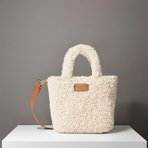 Женская пушистая сумка - Product Image 1