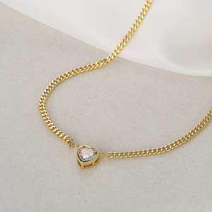 Collana con Pendente Geometrico in Rame Placcato Oro 18K con Zirconi, Stile Hip Hop di Alta Qualità, Design Australiano Semplice ed Elegante - Product Image 3