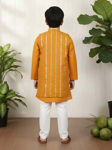 Niño sonriente con kurta naranja tradicional y pantalones blancos, posando en interiores, ropa étnica festiva, retrato de niño feliz - Product Image 2