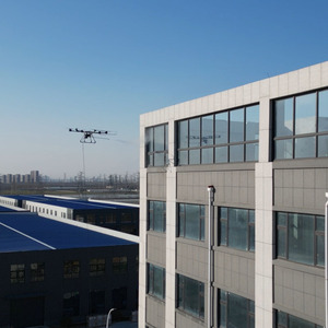 Drone de lavage de bâtiment pour fenêtres de grande hauteur Batterie à semi-conducteurs longue durée Caméra HD Moniteurs de qualité - Product Image 1