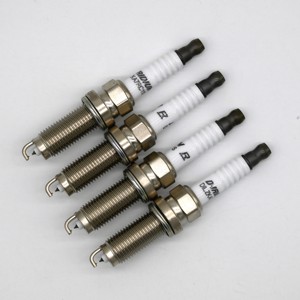 Candela di fascia alta personalizzata <span class=keywords><strong>doppio</strong></span> iridio oro numero OE 122905 r0003 per prestazioni ottimali del motore auto a benzina nuove - Product Image 5