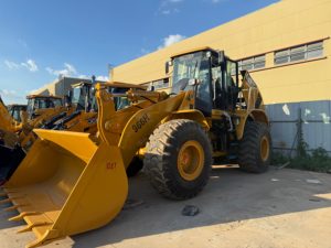 รถตักล้อยาง CAT 966H มือสอง ใช้งานน้อย ทนทาน รับน้ำหนักได้ 6 ตัน เหมาะสำหรับงานก่อสร้างลานหินและงานก่อสร้างถนน - Product Image 1