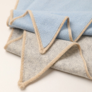 Bufanda de invierno para mujer con tacto de cachemira, chal de punto trapezoidal de tres colores con bloques de color y ángulo oblicuo, venta al por mayor - Product Image 5