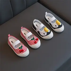 Taglia 21-30 nuove scarpe per bambini primavera autunno versione coreana delle scarpe principessa scarpe di tela ragazze pinguino fragola
