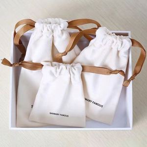 Sacs en velours doux avec logo personnalisé, pochette à cordon avec pompon, pochette à bijoux, sacs cadeaux en daim - Product Image 2