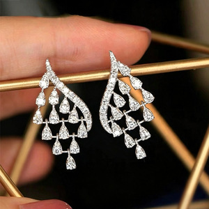 Orecchini Pendenti a Foglia con Nappa di Zirconi a Forma di Ventaglio per Donne, Gioielli di Moda Delicati e Traforati - Product Image 3