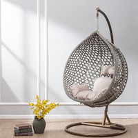 Chaise suspendue en rotin pour hôtels, villas et patios – Mobilier de jardin moderne à prix d'usine – Vente directe usine