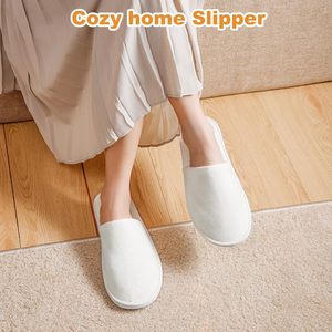 Pantoufles d'hôtel de luxe en velours doux de qualité supérieure, personnalisables avec logo, pour femmes et unisexe, en polaire corail, jetables, pour hôtel et spa - Product Image 2