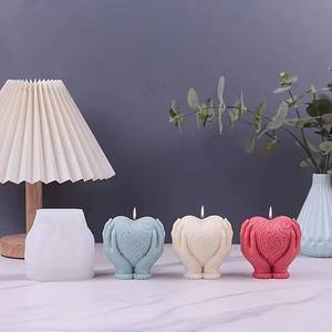 MUYULINS Handmade Valentine's Day Gift Handheld Heart-Shaped <b>Silicone</b> Candle Mold - Product Image 3