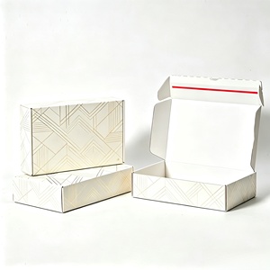Cajas de Envío Personalizadas con Efecto de Estampado en Dorado, Cajas de Correo para Comercio Electrónico con Tira Desprendible, Cajas de Embalaje de Cartón Corrugado para Envíos - Product Image 3
