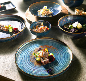 Service de table de restaurant en porcelaine, vaisselle en céramique artisanale, assiettes, tasses, vaisselle en grès, bol, vaisselle en céramique durable de couleur bleue - Product Image 5