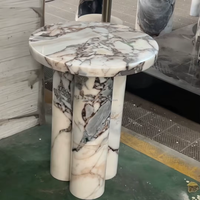 Table d'appoint ronde en marbre Calacatta sur mesure, 3 colonnes, mobilier en pierre pour salon contemporain et décoration de villa