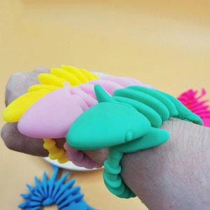 Bracelet extensible en forme de vertèbre de dinosaure ou de requin, jouet sensoriel fantaisie en TPR, jouet anti-stress, vente en gros pour enfants - Product Image 5