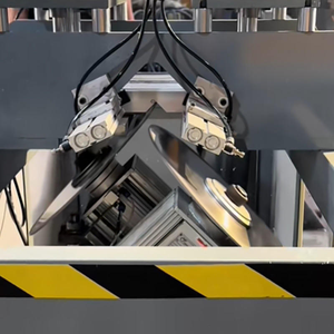 Certifié CE 1 |   Machine à scier CNC à alimentation automatique haute précision 45 ° Découpe en V pour profilés en aluminium – Vente directe usine – Garantie d'un an - Product Image 3