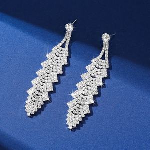 Magnifiques boucles d'oreilles pendantes tendance pour femme, ornées de strass en cristal, au design polyvalent, idéales pour les soirées. - Product Image 3